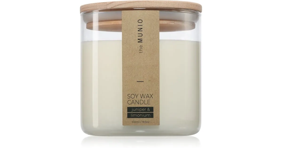 The Munio Juniper & Limonium scented candle with wooden wick 550 ml